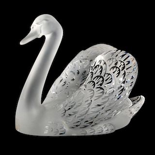 A LALIQUE CLEAR AND FROSTED GLASS SWAN STATUETTE