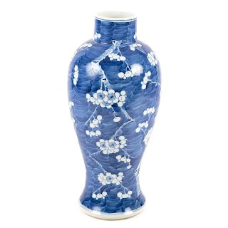 Chinese Export Porcelain Hawthorne Garniture Vase