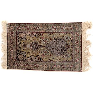 Fine silk Hereke prayer rug, approx. 2.8 x 4