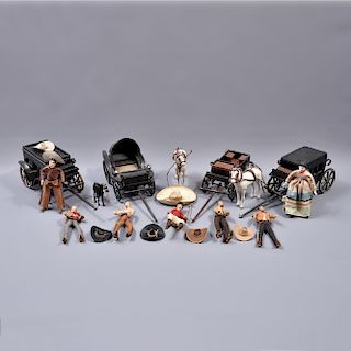Lote de miniaturas sobre charreria México. SXX Elaborados en cobre, plomo, metal, tela, madera y piel Consta de: plato, monedas, otros.