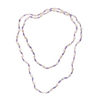 Collar de un hilo con perlas. 113 perlas cultivadas. Peso: 16.5 g.