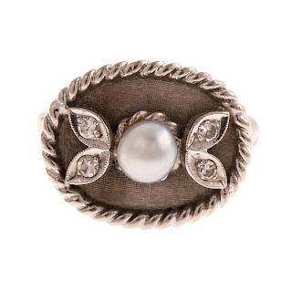 A Ladies Vintage Pearl & Diamond Ring in 14K