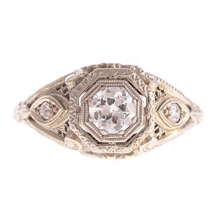 A Ladies Art Deco Diamond Ring in 18K Gold