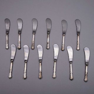 Juego de cuchillos para mantequilla. Perú, siglo XX. Elaborados en plata Ley 0.925. sellado CAMUSSO. Peso: 557 g. Pz: 12