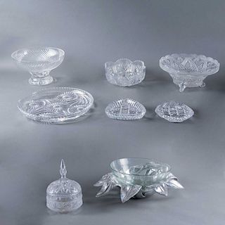 Lote de cristalería. Siglo XX. Elaborados en cristal cortado y vidrio soplado, uno con base de pewter. Piezas: 8