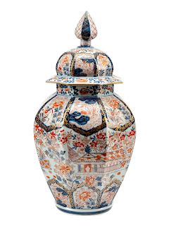 A Japanese Imari Porcelain Covered Jar 