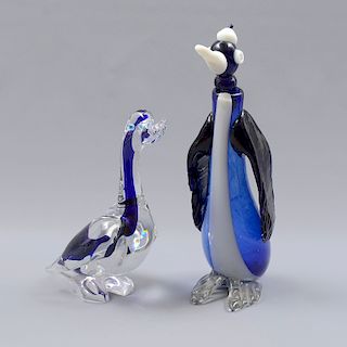 Lote de 2 piezas. México. Siglo XX. Diseños zoomorfos a manera de aves. Elaboradas en cristal de murano y Kristaluxus.