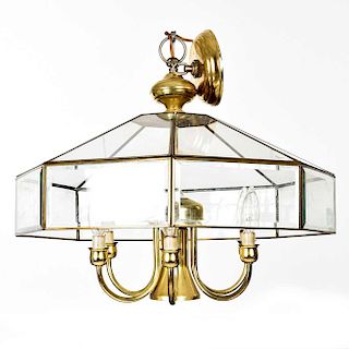 Lámpara de techo. Siglo XX. Elaborada en metal dorado. Con pantalla de cristal biselado. Electrificadas para 6 luces.