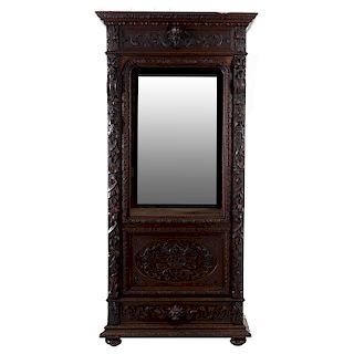 Vitrina. Francia. Siglo XX. Estilo Enrique II. En talla de madera de roble. Puerta de cristal, espejo con luna rectangular, cajón.