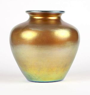 A Steuben gold Aurene art glass vase