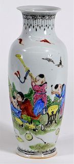 Chinese Republic Famille Rose Porcelain Vase