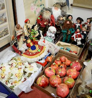 Five tray lots with group of six Byers choice Christmas carolers, scully flower napkin ring dolls, santa figures, and more.