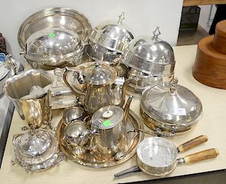 Silver plated lot with revolving tureen, large entre cover, tray, seven small entre covers, a teapot, regul