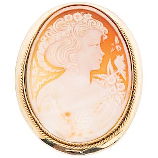 A cameo 14K yellow gold pendant/brooch.
