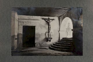 Benítez, José R. Construcciones Coloniales en la Ruta México (D.F.) y Taxco (Guerrero). México, 1927. 83 fotografías. En álbum.