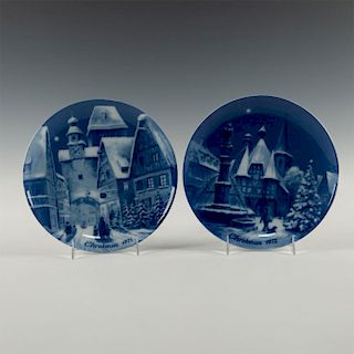 PAIR OF LIMITED EDITION BERLIN DESIGN CHINA PLATES