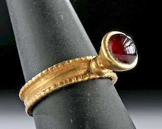 Byzantine Gold and Garnet Ring - 7.9 g