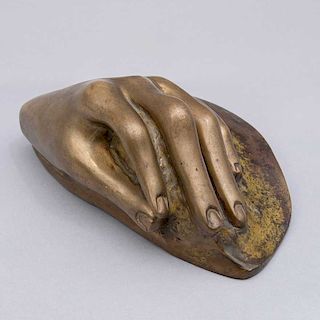 Firmada J. C. Murillo. Escultura de mano de dama. Fundición en bronce, 7/14.
