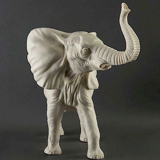 Elefante. Siglo XX. Elaborado en pasta color beige. 50 x 61 x 28 cm
