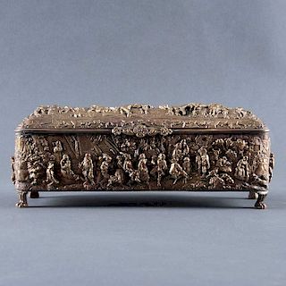 Alhajero. Origen europeo, primera mitad del siglo XX. Estilo Erhand & Sohne. Fundición en bronce patinado con interior en textil.