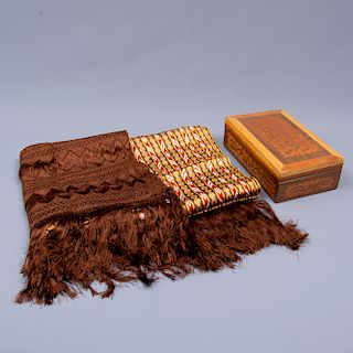 Reboso. México. Siglo XX. Elaborado a mano en fibras de seda. Marca Tersamar. Con caja en talla de madera.
