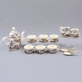 Juego abierto de té y 2 cucharas. Origen europeo y oriental. Elaborados en porcelana, 9 en porcelana Villeroy & Boch.