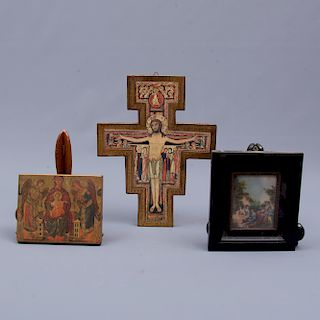 Lote de 3 obras pictóricas. Consta de: 2 iconos. Crucifijo y Theotokos. Impresiones sobre madera. Sin enmarcar. Otro.