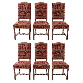 Lote de 6 sillas. Francia. Siglo XX. En talla de madera de roble. Con respaldos cerrados y asientos en tapicería color rojo.