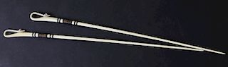  PAIR OF WHALEBONE AND WHALE IVORY KNITTING NEEDLES