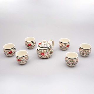 Juego de té. China, siglo XX. Elaborado en semiporcelana vidriada. Decorado con con motivos florales, aves y vegetales. Piezas: 7