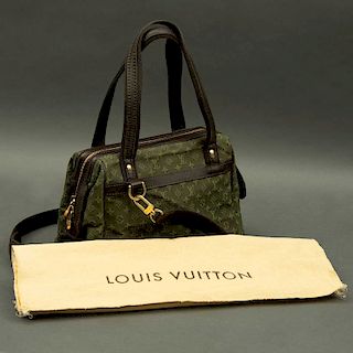 Bolso para dama. De la marca Louis Vuitton. Elaborada en textil color verde, con monogramas de la marca. Con guardapolvo.