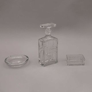Lote de artículos de cristal. Bégica y otro, siglo XX. Uno elaborado en cristal opaco y transparente Val Saint Lambert y otros. Pz: 3