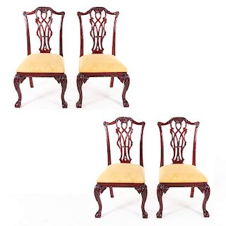 Lote de 4 sillas. Siglo XX. Estilo Chippendale. En talla de en madera. Con tapicería de tela color amarillo. Con respaldo semiabierto.