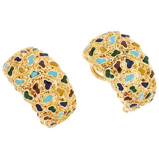 An enamel 18K yellow gold pair of earrings.