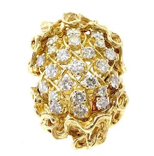 18 Karat Yellow Gold Diamond Fashion Ring