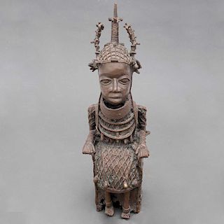Personaje real. Reino de Benin. Nigeria, África Siglo XX. Fundición en bronce a la cera perdida.