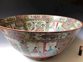 A LARGE CHINESE ANTIQUE  FAMILLE ROSE PORCELAIN BOLW. 19C