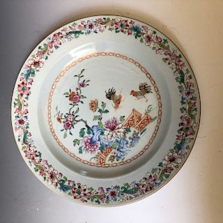 A CHINESE ANTIQUE FAMILLE-ROSE PLATE,18C     