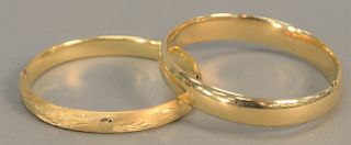 Two 14K gold bangle bracelets, 23 gr.