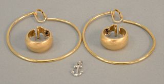 Two pairs of 14K gold earrings, clip on, 22.9 gr.