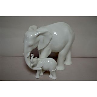 ROYAL DOULTON FIGURINE ELEPHANT WITH YOUNG