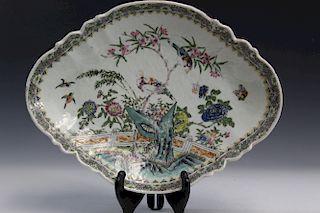 Chinese famille rose porcelain plate. 