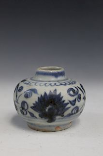 Chinese blue and white porcelain jar, Ming Dynasty.