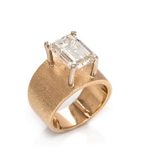A Yellow Gold and Diamond Ring,