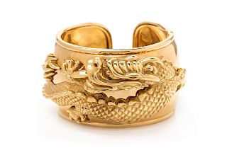 An 18 Karat Yellow Gold Chinese Dragon Motif Cuff Bracelet,