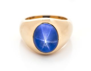 An 18 Karat Yellow Gold and Ceylon Star Sapphire Ring,