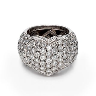 An 18 Karat White Gold and Diamond 'Heart' Ring, Gioielmoda,