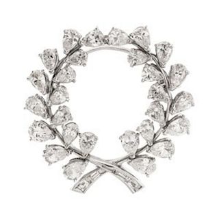 A Platinum and Diamond Wreath Motif Pendant/Brooch,