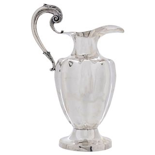 JUG. MEXICO, 20TH CENTURY. Sterling 0.925 Silver. Brand: PRIETO. With handle embossed and chased with vegetal decoration. 