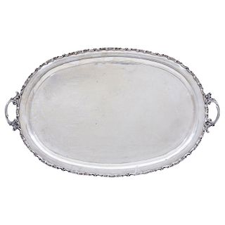 TRAY. MEXICO, 20TH CENTURY. Sterling 0.950 Silver. Ovoid form. The body flat. The rims and handles with chased and embossed details.